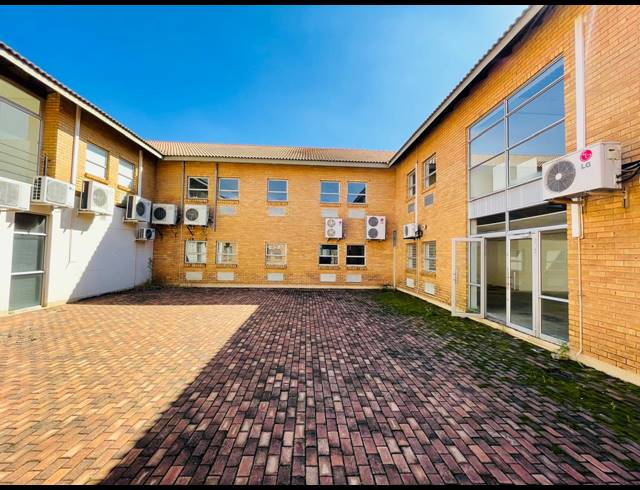 2,344M² OFFICE TO LET IN VORNA VALLEY